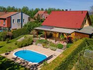 Mit Einbauküche, Fußbodenheizung, Pool u.v.m.: Voll ausgestattetes Einfamilienhaus in Altlandsberg - Altlandsberg