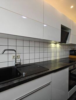 Sehr schöne - NUR ALLES ABLÖSE INKLUSIVE - große 3 Zimmer Wohnung mit Balkon, Einbauküche - Augsburg