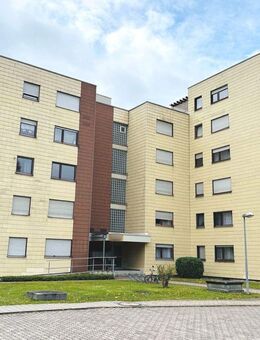 Freie 3-Zimmer-Wohnung mit Balkon und TG-Stellplatz - Stuttgart