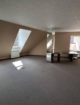 Vielseitige Dachgeschoss-Gewerbeeinheit mit sonniger Terrasse - Umnutzung zu Wohnzwecken möglich - Marktheidenfeld