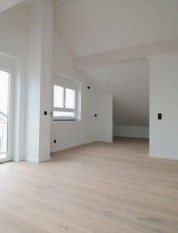 AKTIONSPREIS: Dachgeschoss-Traumwohnung mit 2 Zimmern und Westbalkon - Olching