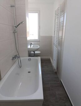 Schaumparty im modernen Wannenbad...helle 3-RW mit Wanne u. Balkon!!! - Freiberg