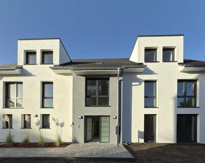 Seelze-Stadtkern: Neue 4-Zi.-Maisonette-ETW mit Fahrstuhl und Balkon im puristischen Wohnstil