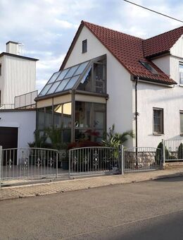 Wohnhaus mit großem Nebengebäude (ehem. Tischlerei) in Plaue - Plaue