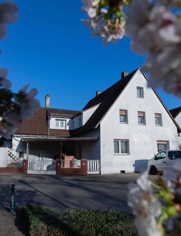 Familien aufgepasst! Zweifamilienhaus mit 240 m² und 7 Zimmern + Ausbaureserven in Bühl/Moos - Bühl