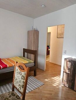 Solide Wohnung mit Garage und KFZ-Stellpaltz - Neustadt (Weinstraße)