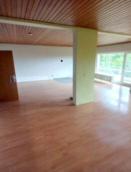 Hennef-Höhenlage: Große 3-Zi-Whg., einzigartige Waldrandlage, Balkon mit Fernblick, Kaminanschluss - Hennef (Sieg)