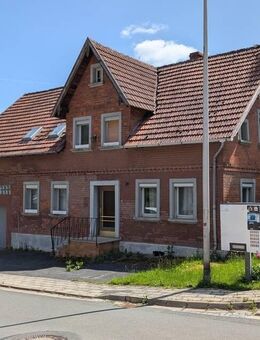 Sanierungsbedürftiges Wohnhaus mit 2 Garagen in Mistelgau / OT! - Mistelgau