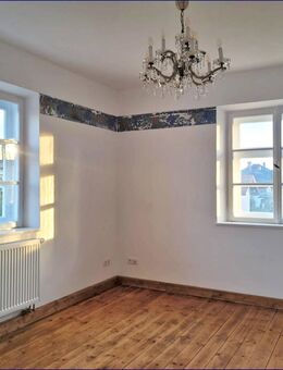 Modernisierte und restaurierte 3-Zimmer-Altbauwohnung mit Balkon in Kienberg - Kienberg