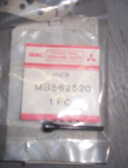 MB562620 Knopf, Tageskilometerzähler Mitsubishi Galant E30 - Hannover Vahrenwald-List