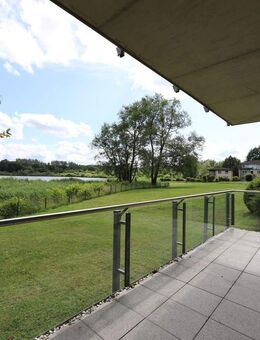 Wohnen mit Aussicht: 3-Zimmer-Wohnung mit Seeblick in 24111 Kiel/Russee - Kiel