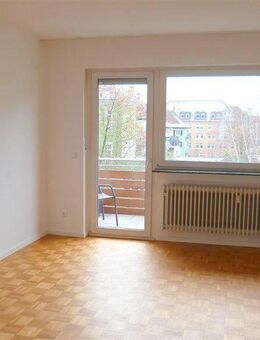Renovierte, helle 3 Z Wohnung mit neuer EBK und zwei Balkone - Kitzingen