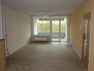 BEZUGSFREI + HELL 4. ETAGE/AUFZUG 2 BALKONE BAD + G-WC GARAGE VINYLBÖDEN EINBAUKÜ. MÖGL. IN HASSELS - Düsseldorf