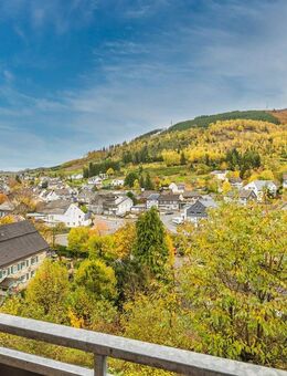 Attraktives freistehendes Zweifamilienhaus in bevorzugter Hanglage mit Weitblick-Bestwig-Ramsbeck - Bestwig