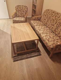 Massive Couchgarnitur - Sofa, Sessel mit passendem Tisch wie neu - Augsburg