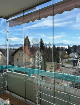 Einfach Perfekt - 3 Zimmer Wohnung mit Bergblick, 2 verglasten Balkonen und TG-Stellplatz! - Bodolz