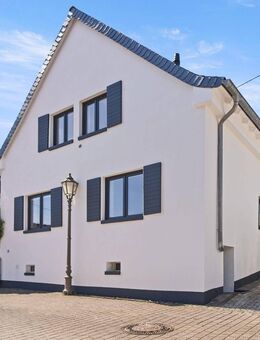 Einziehen und wohlfühlen - stilvoll saniertes Einfamilienhaus mit Garten & Dachterrasse - Hofheim (Taunus)