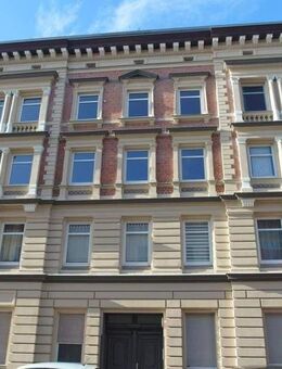 Ab sofort zu haben: Gemütliche Singlewohnung mit Balkon (Hofseite), sep. Küche, Laminat & Badewanne - Magdeburg