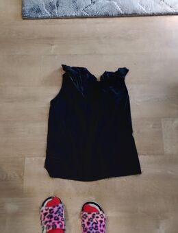 Damen T-Shirt und Damen Pullover - Schwerin