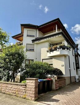 Wohnen in Bestlage am Kurpark - Großzügige 3-Zimmer-Eigentumswohnung mit sonniger Südloggia und PKW-Stellplatz - Bad Pyrmont
