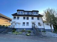 Einfamilienhaus mit zwei Einliegerwohnungen in Familienfreundlicher Wohngegend - Altenbeken