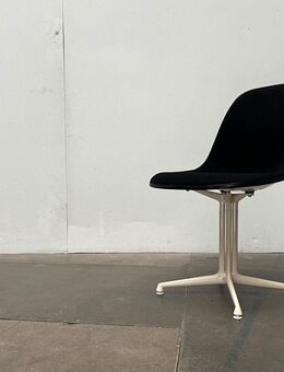 Mid Century Herman Miller Vitra Eames Fiberglass Side Chair Fonda - Hamburg Hamburg-Nord