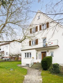Dreifach Glück in Langenbach! Gut geschnittenes Dreifamilienhaus mit Traum-Garten und Stellplätzen - Langenbach (Bayern)