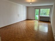 Wunderbare Lage in D- Oberkassel, Einzelgarage: Sanierungsbedürftige 3 Zimmer Wohnung mit Balkon - Düsseldorf