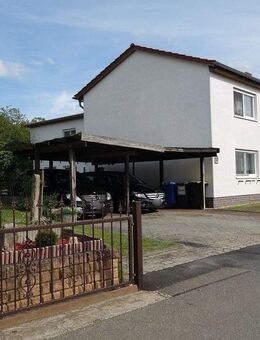 Doppelhaushälfte in schöner Wohnsiedlung mit großem Grundstück - Werdau