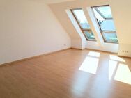 !! Dachgeschoss, 3-Zimmer-Wohnung mit neuem Laminat und Aufzug !! - Chemnitz