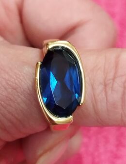 Damen - Ring vergoldet mit schön geschliffem blauen Stein - Kerken