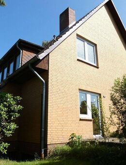 Zeitlose 70er-Jahre-Architektur - Familienidyll im Grünen - Welle