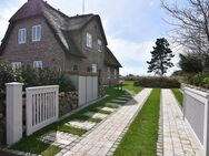 Exklusiver Neubau eines Doppelhauses unter Reet mit Blick zum Kampener Leuchtturm - Kampen (Sylt)