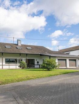 Ankommen und Wohlfühlen - Zweifamilienhaus mit unverbaubarem Weitblick - Eitorf