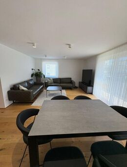 Sanierte Eigentumswohnung mit 2 Balkonen, Garage + Stellplatz und Fußbodenheiz. - Haigerloch