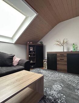 Dachgeschosswohnung mit Loggia, Einzelgarage und guter Anbindung in Aspach - Aspach
