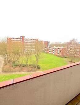 Weitblick aus dem 4. OG! 2-Zimmerwohnung leicht in eine 3-Zimmerwohnung wandelbar! - Kiel-Ellerbek - Kiel