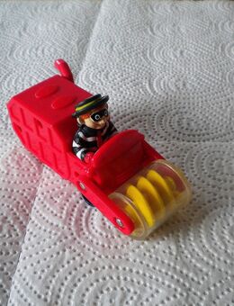 McDonalds-Figur-Ronald McDonald mit Mähdrescher von 1995,ca. 11 cm - Linnich