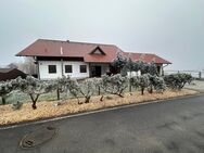 Einfamilienhaus mit Doppelgarage und großem Garten in sehr ruhiger Lage auf dem Land - Osterhofen