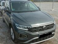 VW T-Roc, 1.5 TSI Life Multimedia VC, Jahr 2023 - Rüsselsheim