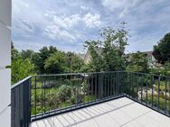 Sonnige 2,5-Zimmer-OG-Wohnung mit zwei Balkonen - München