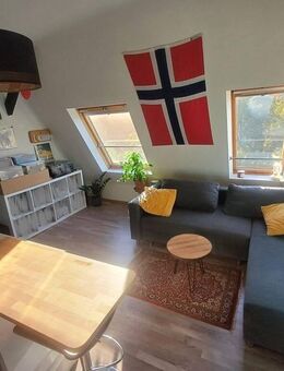 Bonn-Kessenich: Nähe Straßenbahnhaltestelle! Helle 2-Zi.-DG-Wohnung mit EBK, top für Studenten - Bonn