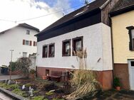 Nonnweiler-Kastel: Einfamilienhaus mit 4 Schlafzimmern und Scheune - Nonnweiler