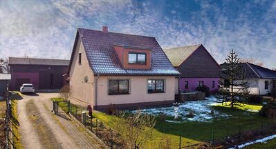 Resthof mit großen Einfamilienhaus und viel Nebengelass