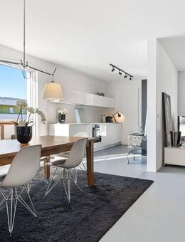 Moderne Penthouse-Wohnung mit Aufzug & direktem Zugang, zwei Dachterrassen und Carport in Bietigheim - Bietigheim