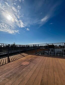 Dachgeschoss mit 3 Terrassen davon eine Aufdachterrasse mit spektakulärem 360-Grad-Rundumblick - Direkt am Boxhagener Platz - - Berlin