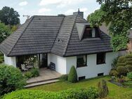 Walmdach - Einfamilienhaus mit japanischem Garten an der Hamburger Stadtgrenze - Halstenbek