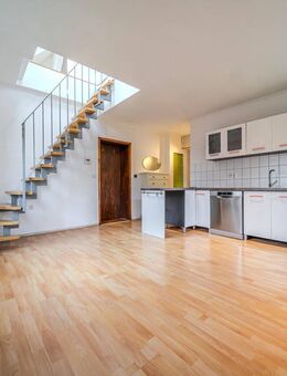 Helle Maisonettewohnung mit 3,5 Zimmern, Kamin und eigenem Garten - ca. 130 m² - Berlin