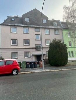 Wäre das was? hübschen Drei-Zimmer-Wohnung im Dachgeschoss? - Hof