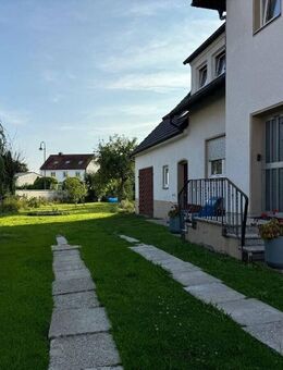 Zweifamilienhaus auf großem Grundstück im Herzen von Nordendorf - Nordendorf